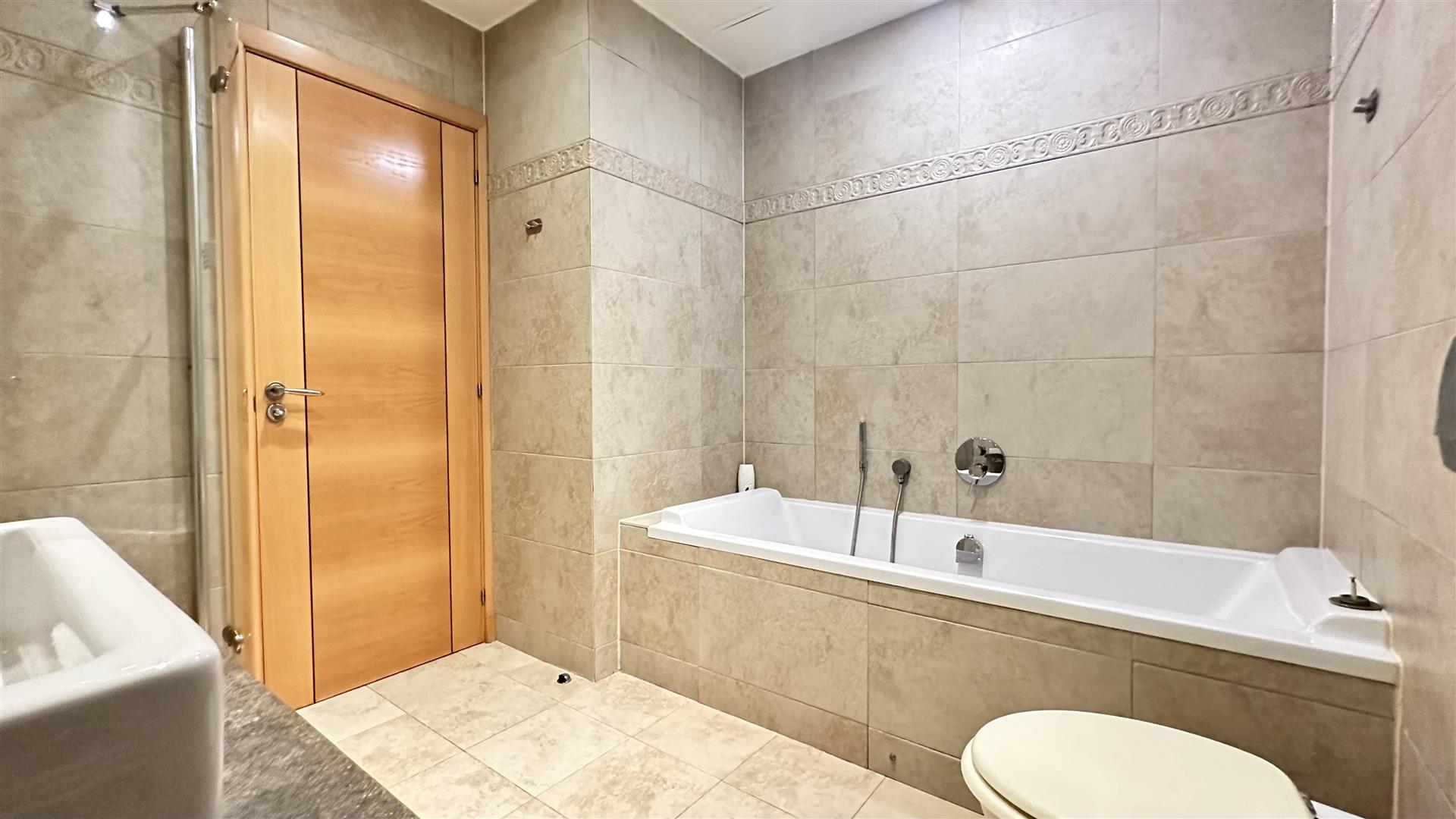  Image of Apartment - 1 Bedrooms - 1 Bathrooms for Rental in Royal Ocean Plaza-Gibraltar, Image 10